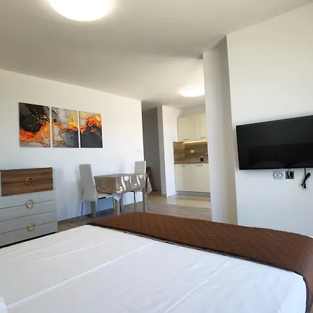 Lejlighedshotel Cabacum Pleasure Beachfront 3*