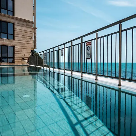 Lejlighedshotel Cabacum Pleasure Beachfront 3*